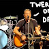 Bruce Springsteen Covers The Bee Gees' Stayin Alive & Gets His Audience To Twerk! What A Boss!