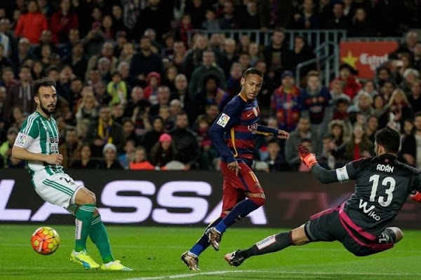 El Barcelona golea y acaba líder en un año 2015 perfecto El Barcelona golea y acaba líder en un año 2015 perfecto