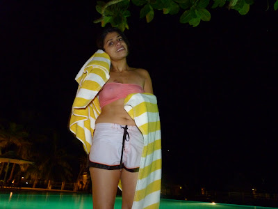 indian girl in swimming pool nip slip