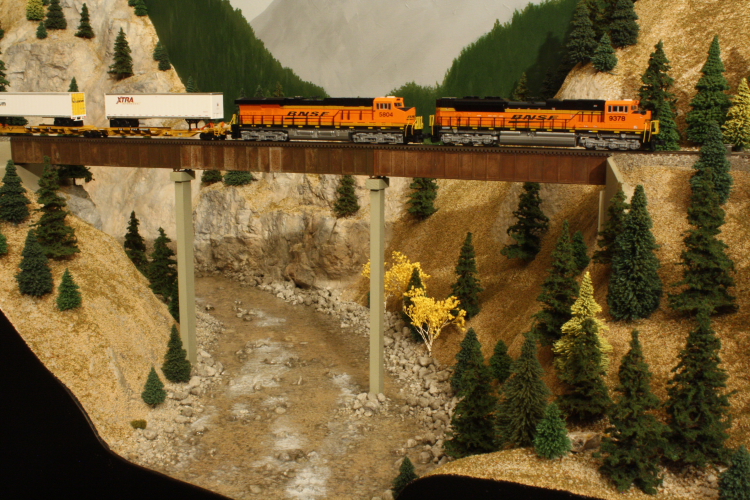 Model train paint colors, bnsf marias pass n scale, lionel trains, ho