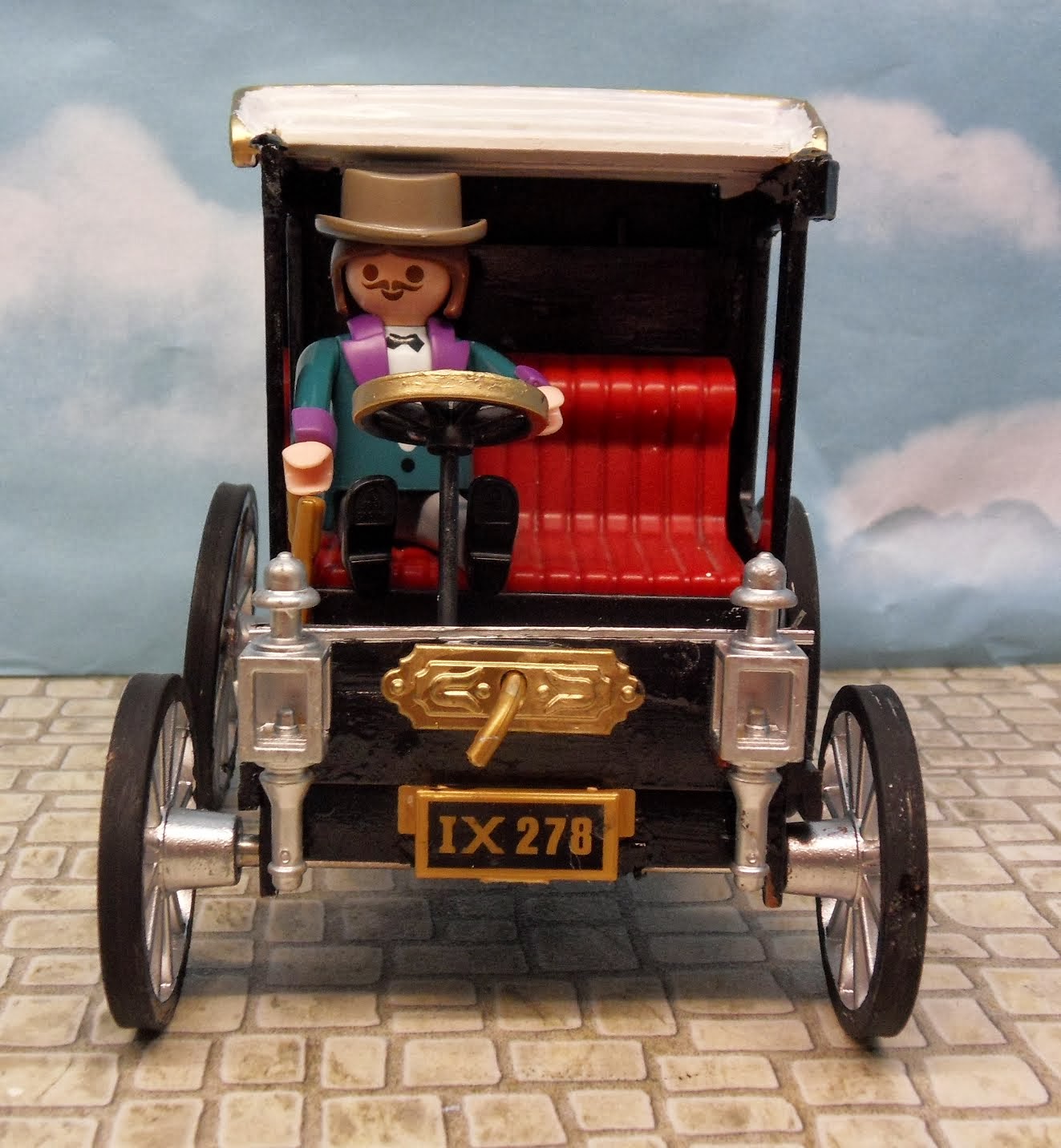 A Small Vintage Car Emma.J's Playmobil