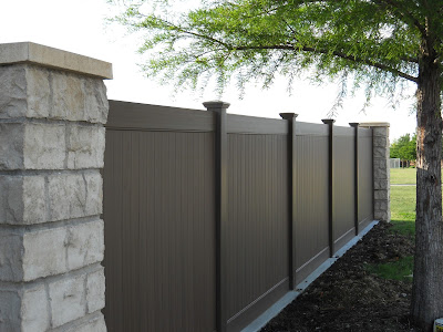 Dallas Vinyl Fence with Neighbors