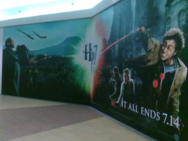 Emma+watson+and+daniel+radcliffe+harry+potter+and+the+deathly+hallows+part+1+kiss
