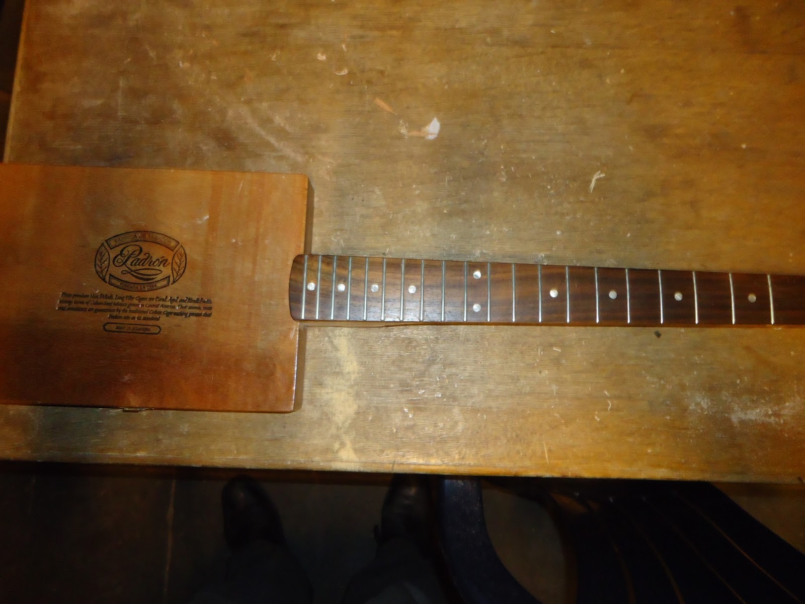 les cigarboxguitar de J--A--C - Page 2 DSC02176