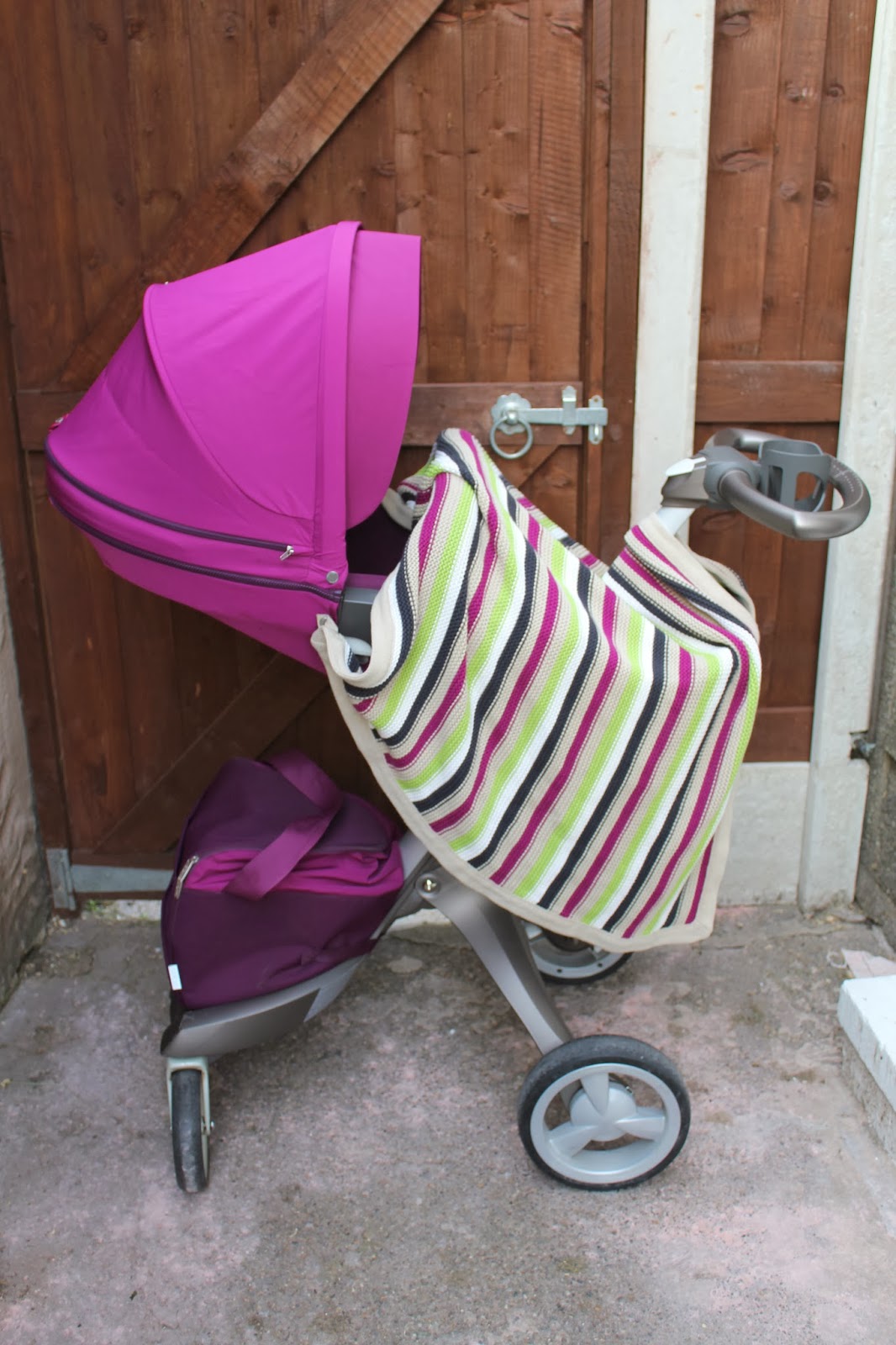 purple textiles on the Stokke Xplory Matching stripe blanket for the purple Stokke Xplory Textiles