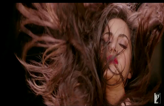  Hot Look Up Of  Katrina Kaif In Dhoom 3