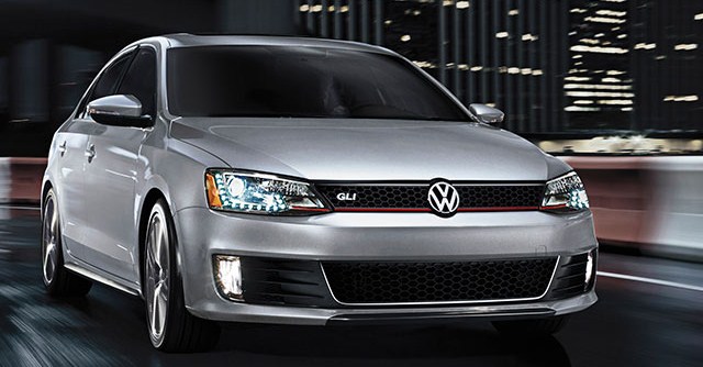 2015 Volkswagen Jetta GLI front 3/4 view Front 3/4 view of 2015 Volkswagen Jetta GLI