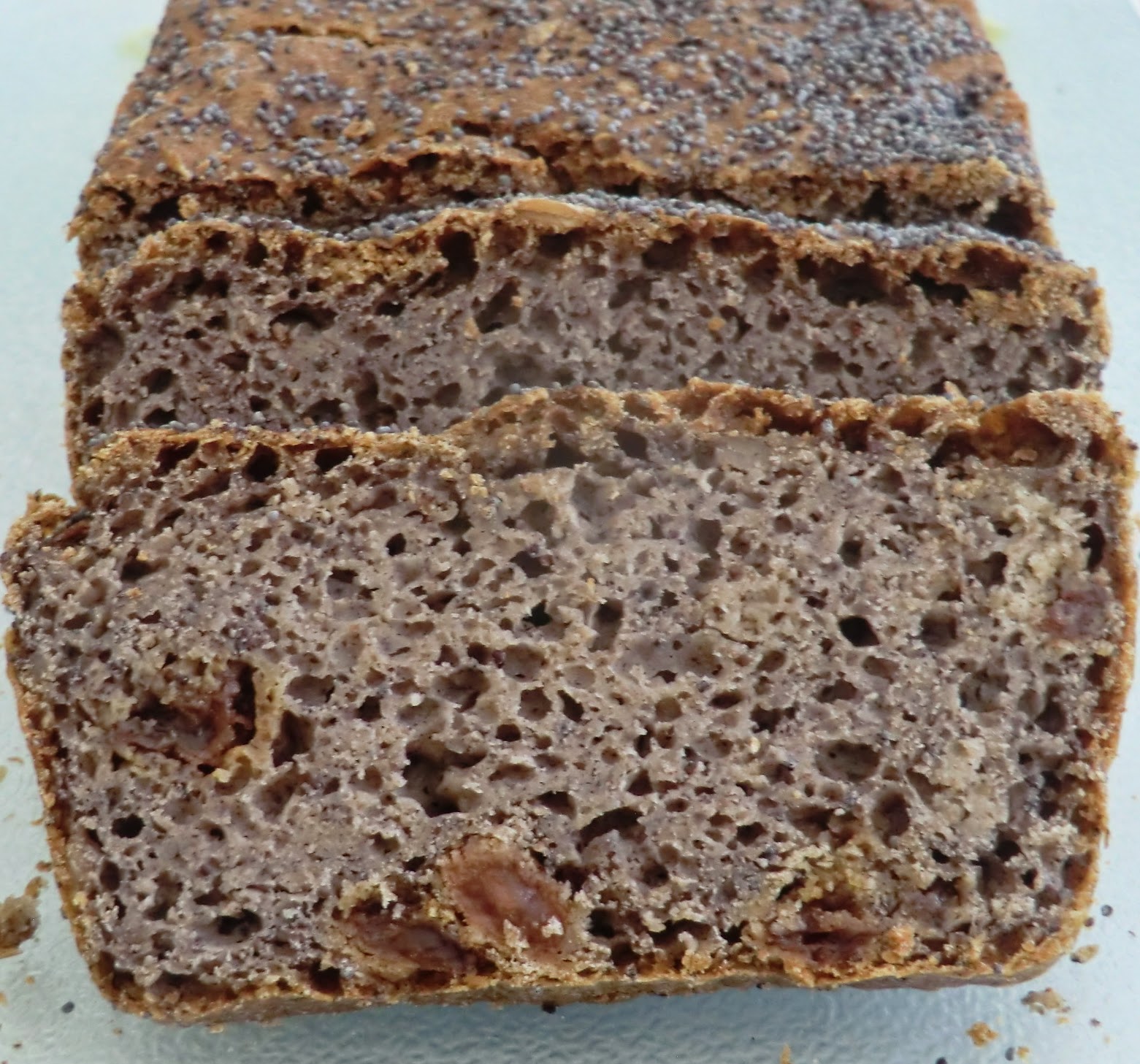 Pain aux farines de sarrasin, de riz et aux graines de pavot, tournesol