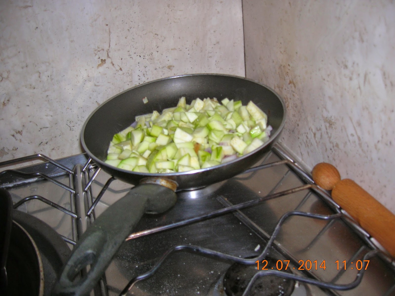 muffin salati di zucchine e ricotta- cipolle fresche farcite con mortadella -ricotta- olive--