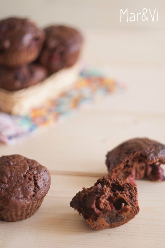 receta de muffins de cacao y fresas
