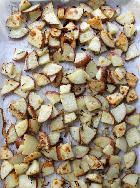 the easiest, best roasted potato recipe. makes such a great side dish for any dinner! 