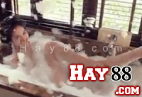 Đờ đẫn vì Ngọc Trinh cởi áo bán nude bên cửa sổ Đờ đẫn vì Ngọc Trinh cởi áo bán nude bên cửa sổ