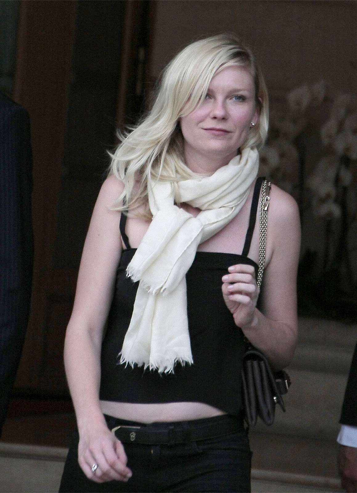 http://4.bp.blogspot.com/-xOBZMECshwA/T_Uo8WbShkI/AAAAAAAAw7k/hXkQ3jO8g0k/s1600/Kirsten_Dunst-Paris_France-2_7_2012-001.jpg