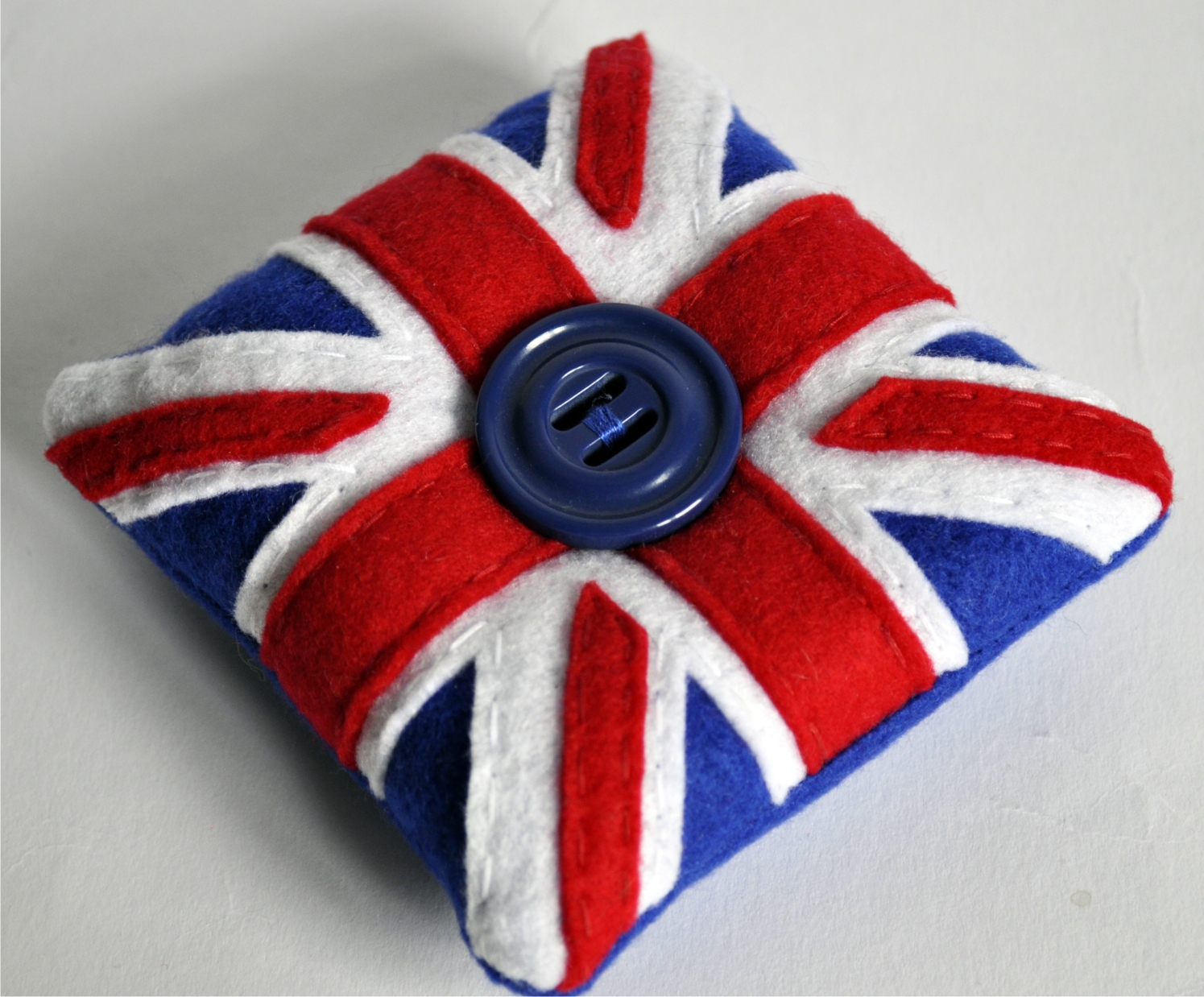 bagladee... Union Jack pin cushion