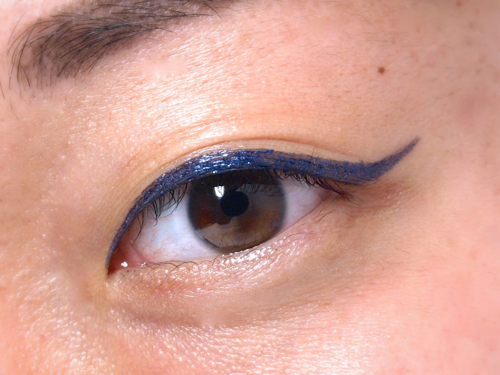 Stila Magnificent Metals Eye Liner in "Metallic Navy" Review and