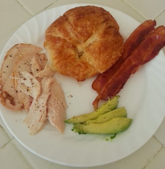 Baking Banquet BACON, AVOCADO & CHICKEN CROISSANT SANDWICH