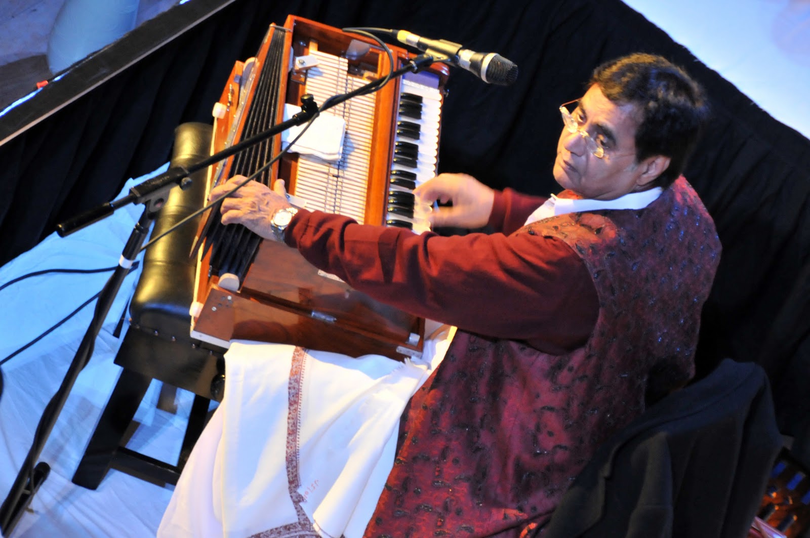 history of ghazal singing The west bengal cm wished the late ghazal singer jagjit singh a happy birthday on twitter realising her the mistake, she soon deleted the tweet realising her the mistake, she soon deleted the tweet. history of ghazal singing The west bengal cm wished the late ghazal singer jagjit singh a happy birthday on twitter realising her the mistake, she soon deleted the tweet realising her the mistake, she soon deleted the tweet.