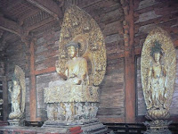 金堂の薬師如来坐像と日光と月光