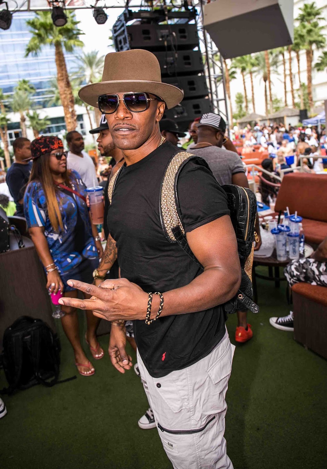 JAMIE FOXX HEADS TO FAMED LAS VEGAS REHAB POOL