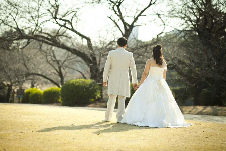 tokyo engagement photography Engagement and pre-wedding photography in Tokyo during cherry blossom season.