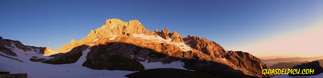 Neveron de urriellu guias de montaña de picos de europa , picu urriellu , Naranjo de Bulnes