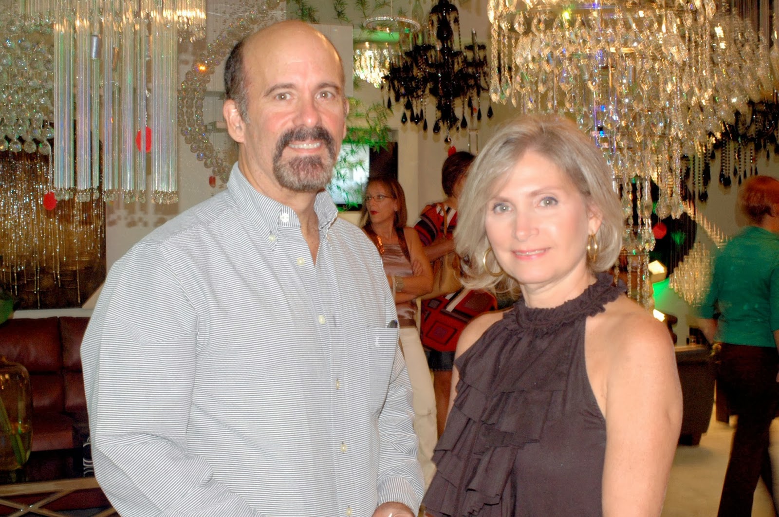 Lamparas Quesada Presento su "Casa Magestuosa" en la sucursal de Gurabo