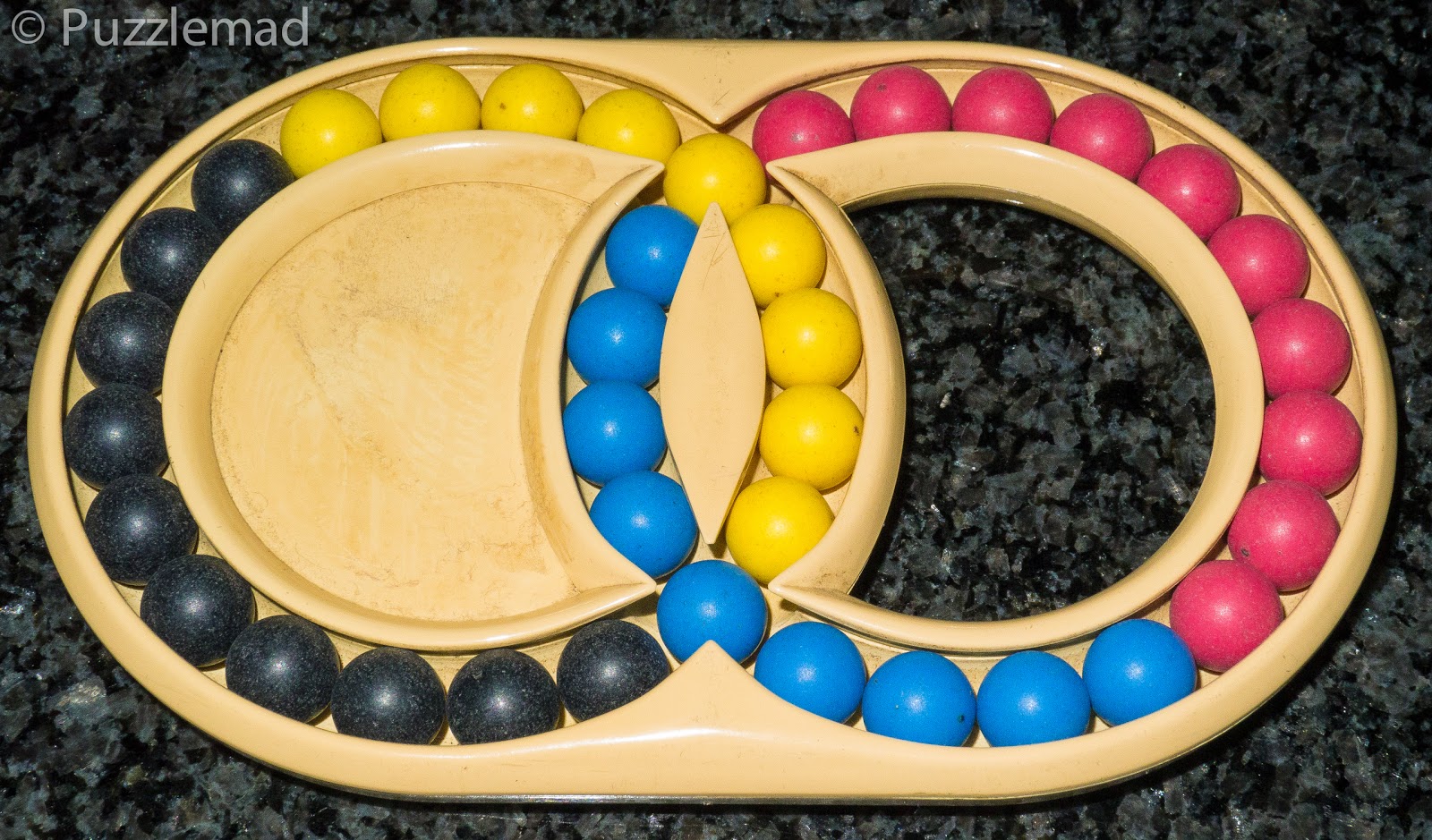 Help solving this Hungarian ring puzzle please. r/puzzles