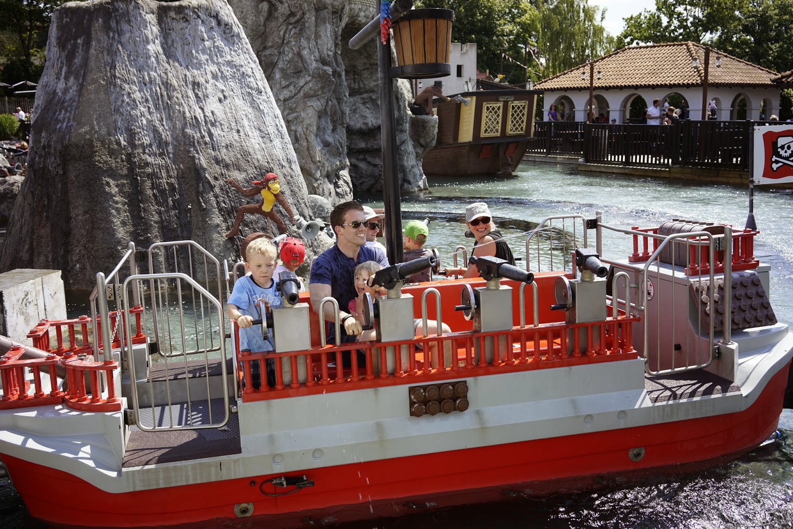 Richard Bjerkoe - Robust Dad - Water Pirate Boat Legoland