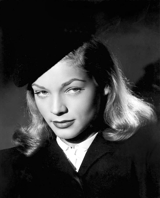Amazing Historical Photo of Lauren Bacall in 1944 
