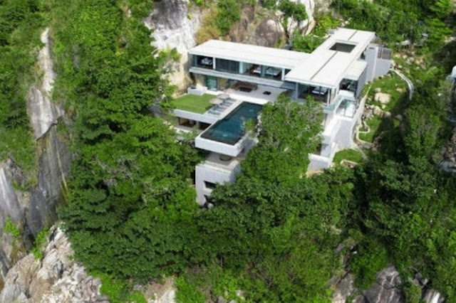 Photo of villa amanzi on the cliffs surrounded by the vegetation as seen from the air