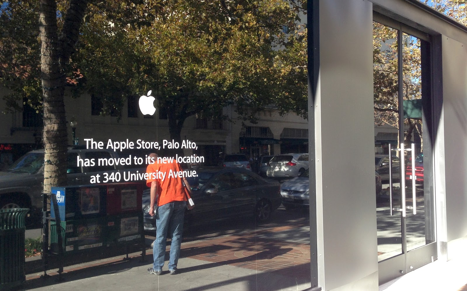 University Avenue, Palo Alto The New Apple Store Opens