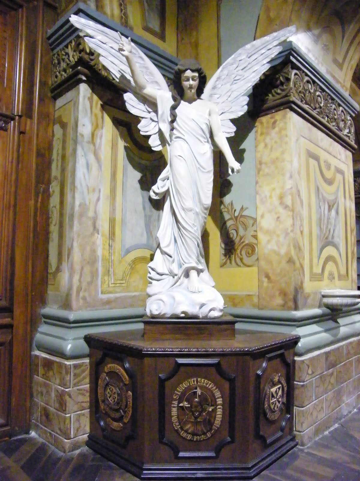 Porque Ecuador? Beautiful angel in the Old Cathedral; Blue Church; Old