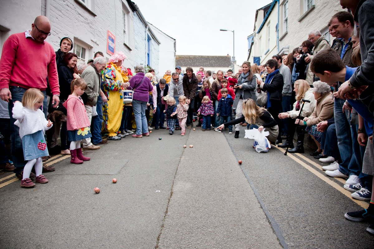 paulmurtphotography Padstow Easter Egg Roll