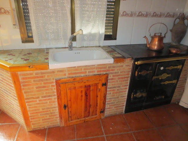 El Talon Sierte : Construcción de merendero rústico en Cantalejo.