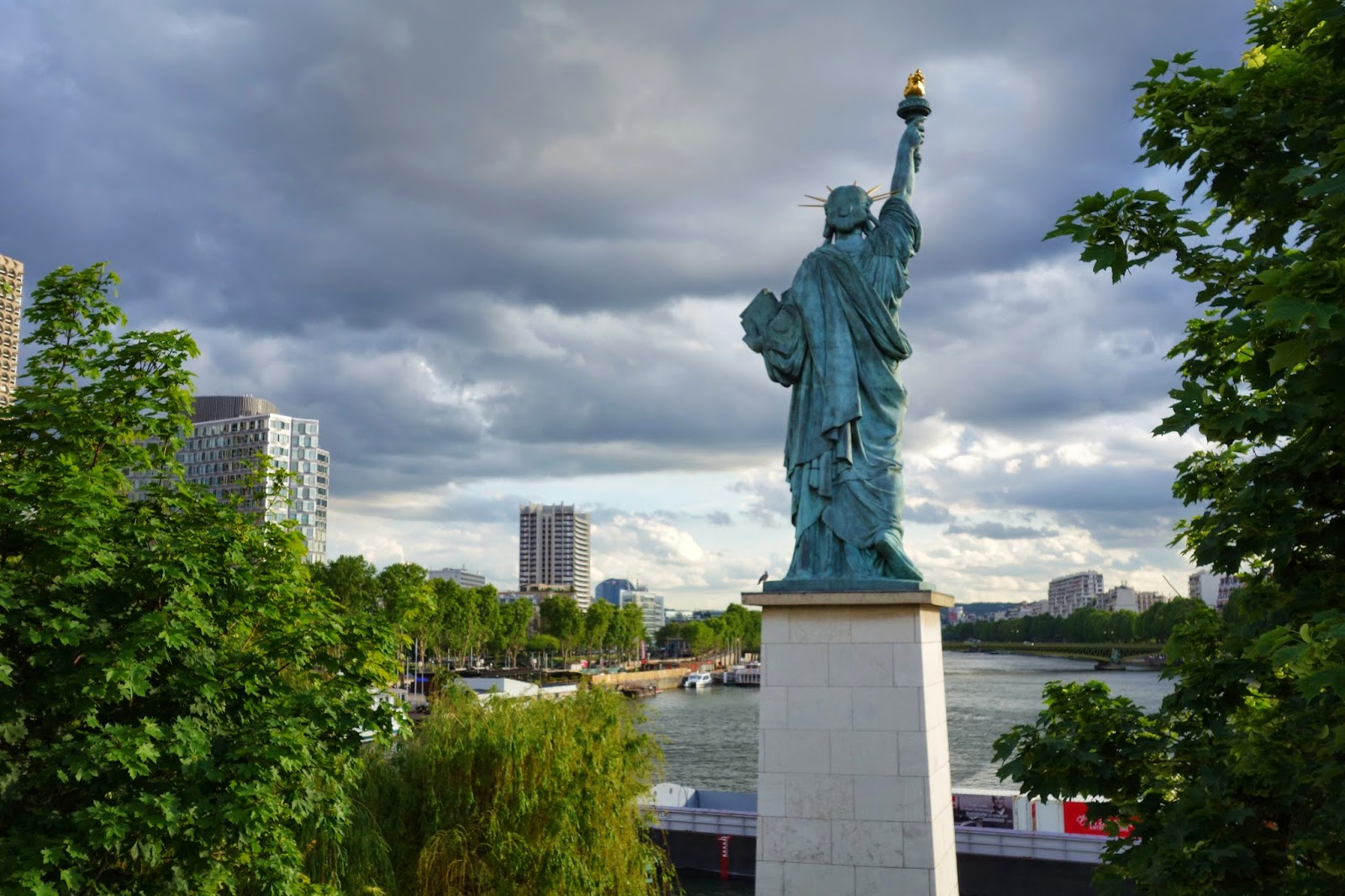Paris Statues de la Liberté, les cinq parisiennes Paris la douce