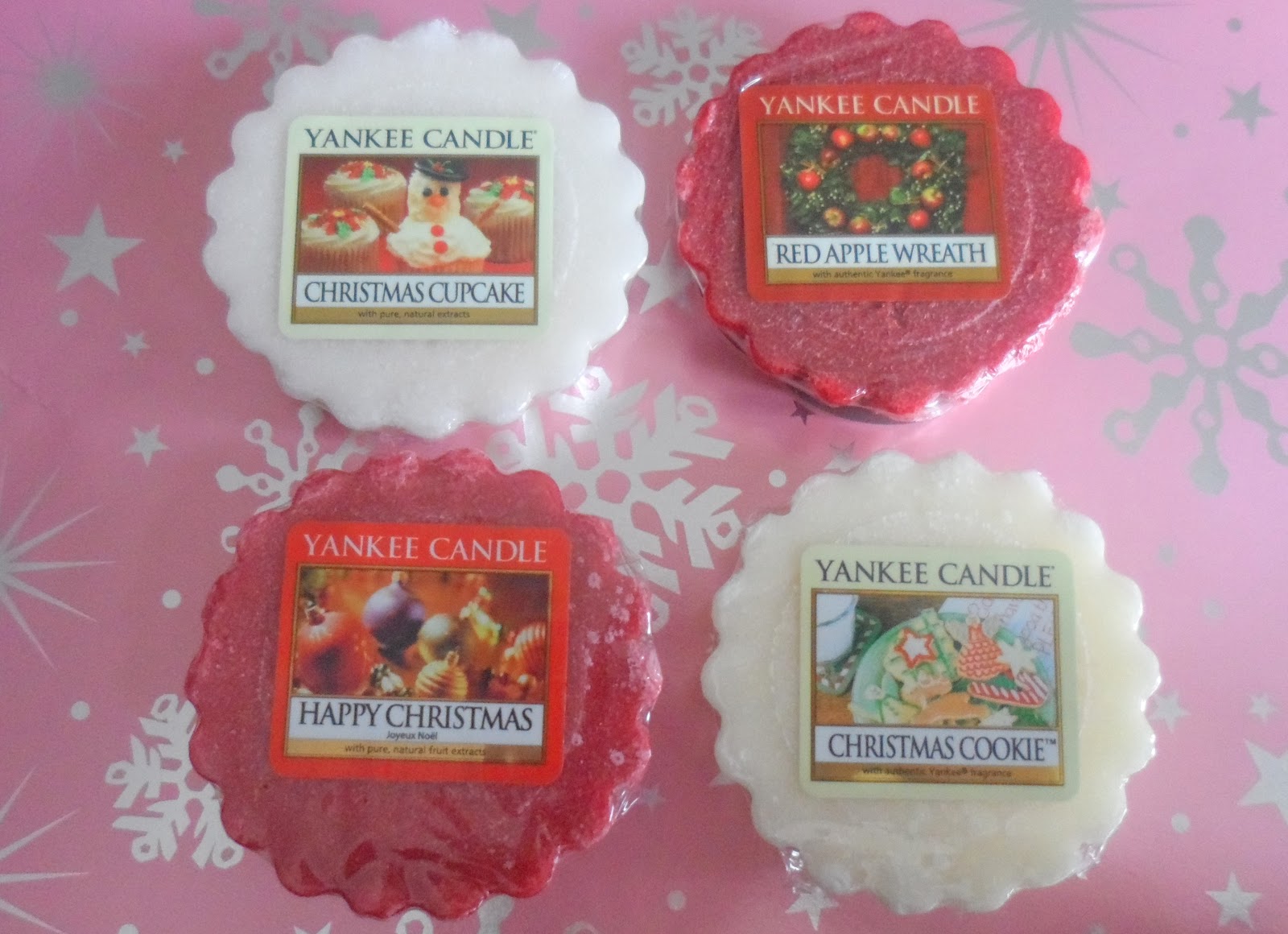 It S Beginning To Smell A Lot Like Christmas Festive Yankee Candles And Tarts Flutter And Sparkle