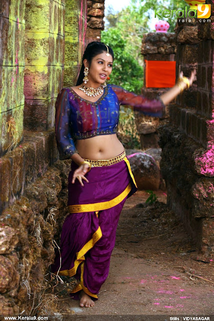 Actress Prstishta Navel Show Photos