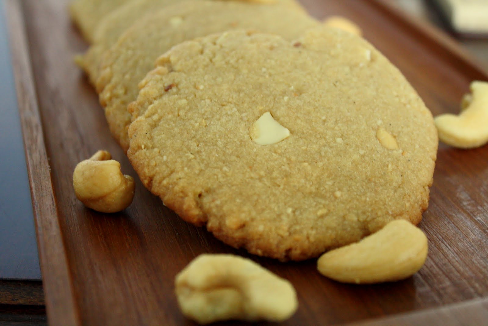 Cave Cibum Cashew Cookies