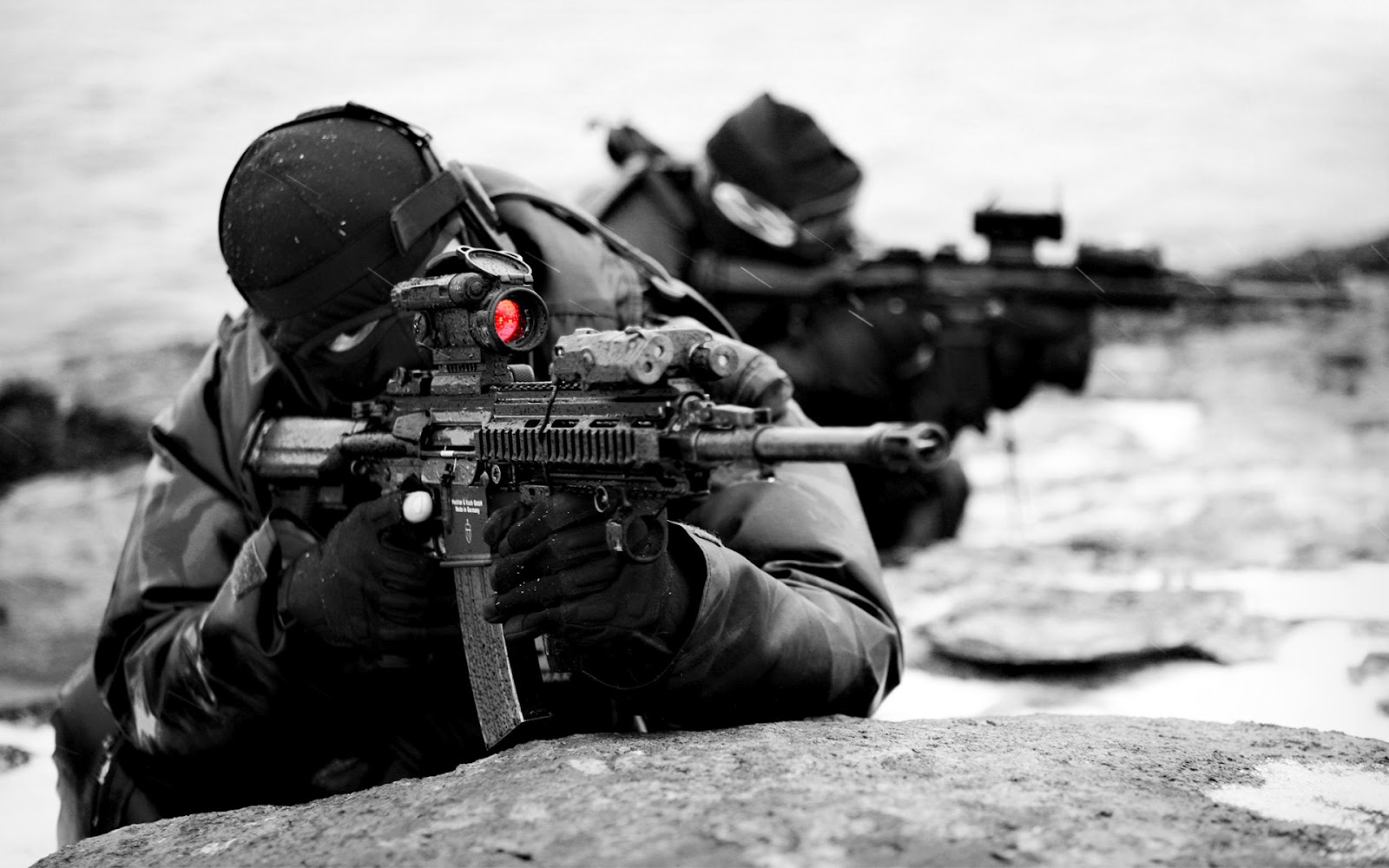 http://4.bp.blogspot.com/-xVCbTLcRzAs/UGn8Ruyuu4I/AAAAAAAABnU/lkdoHQocmV0/s1600/Guns-Wallpapers%20%20(13).jpg