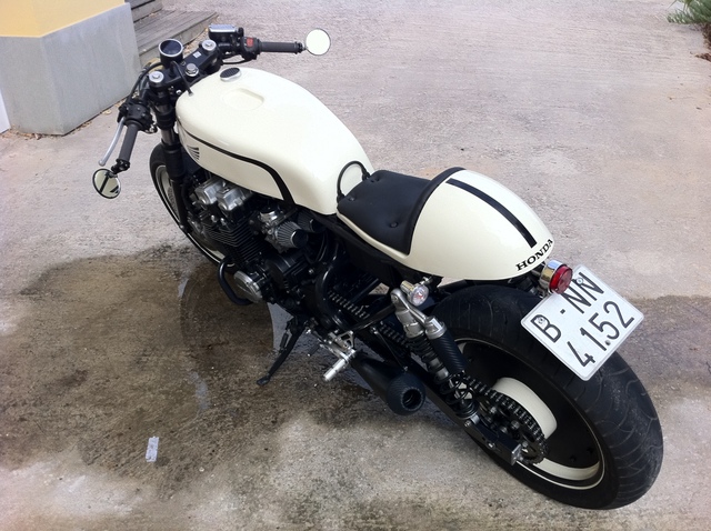 http://4.bp.blogspot.com/-xWWsOShbDs8/UFrkUUvUMlI/AAAAAAAAL6U/Y5Z5878wwHU/s1600/honda_cb750_caferacer4.jpg