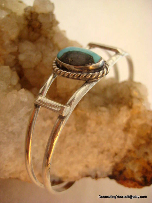 Selling Vintage Jewelry On eBay and Etsy