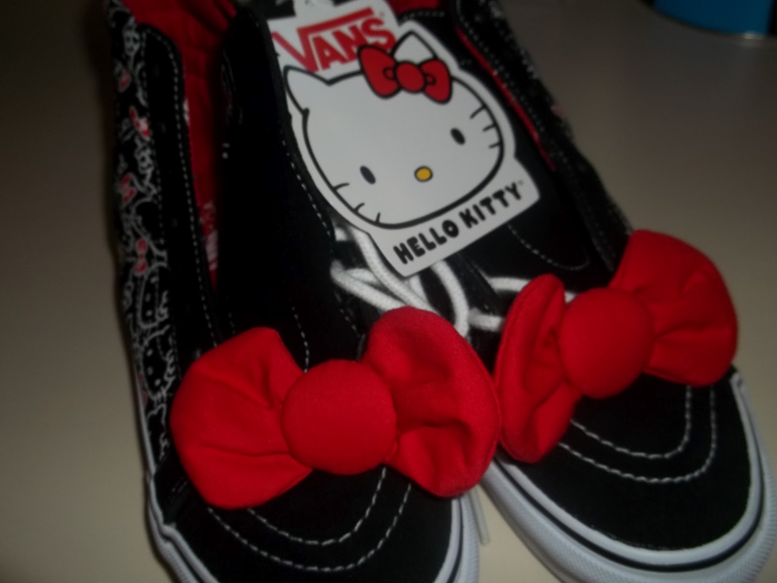 Life in The Dollhouse Hello Kitty Swag