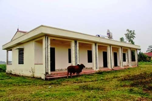 Trường tiền tỷ để chăn bò, trẻ mầm non học ở nhà kho giữa Thủ đô