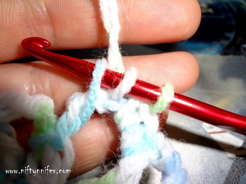 Free Crochet Pattern/Flower Pentagon http://www.niftynnifer.com/2014/03/flower-pentagon-free-crochet-pattern-by.html #Crochetpentagon #Crochet #Crochetflower