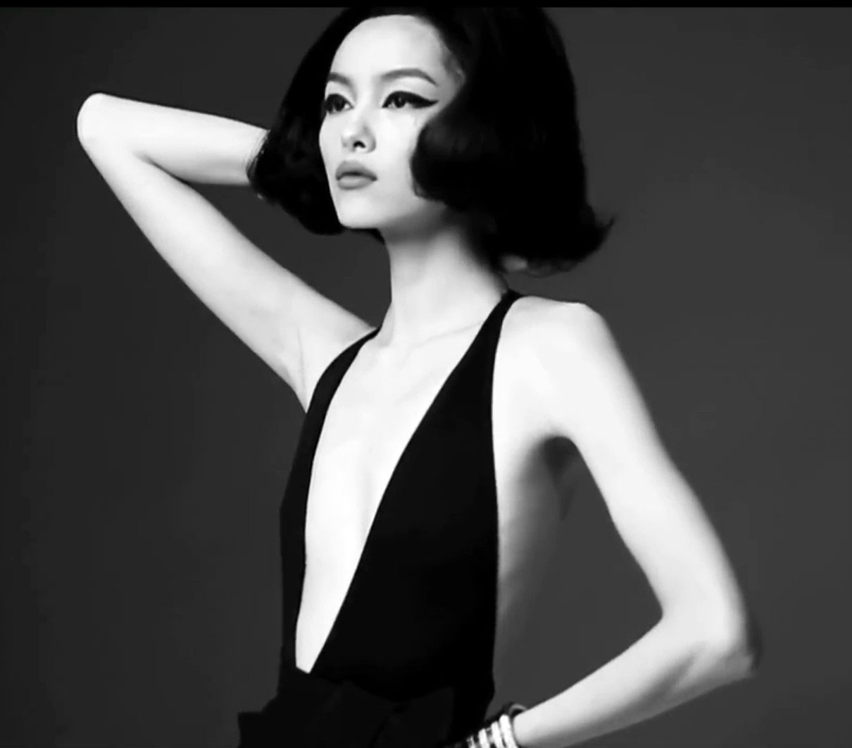 http://4.bp.blogspot.com/-xXj-f4z3n3M/UOg_RjTTRfI/AAAAAAAAXHo/rRsAMTih84c/s1600/Fei-Fei-Sun-in-Vogue-Italia-January-2013-4.jpg