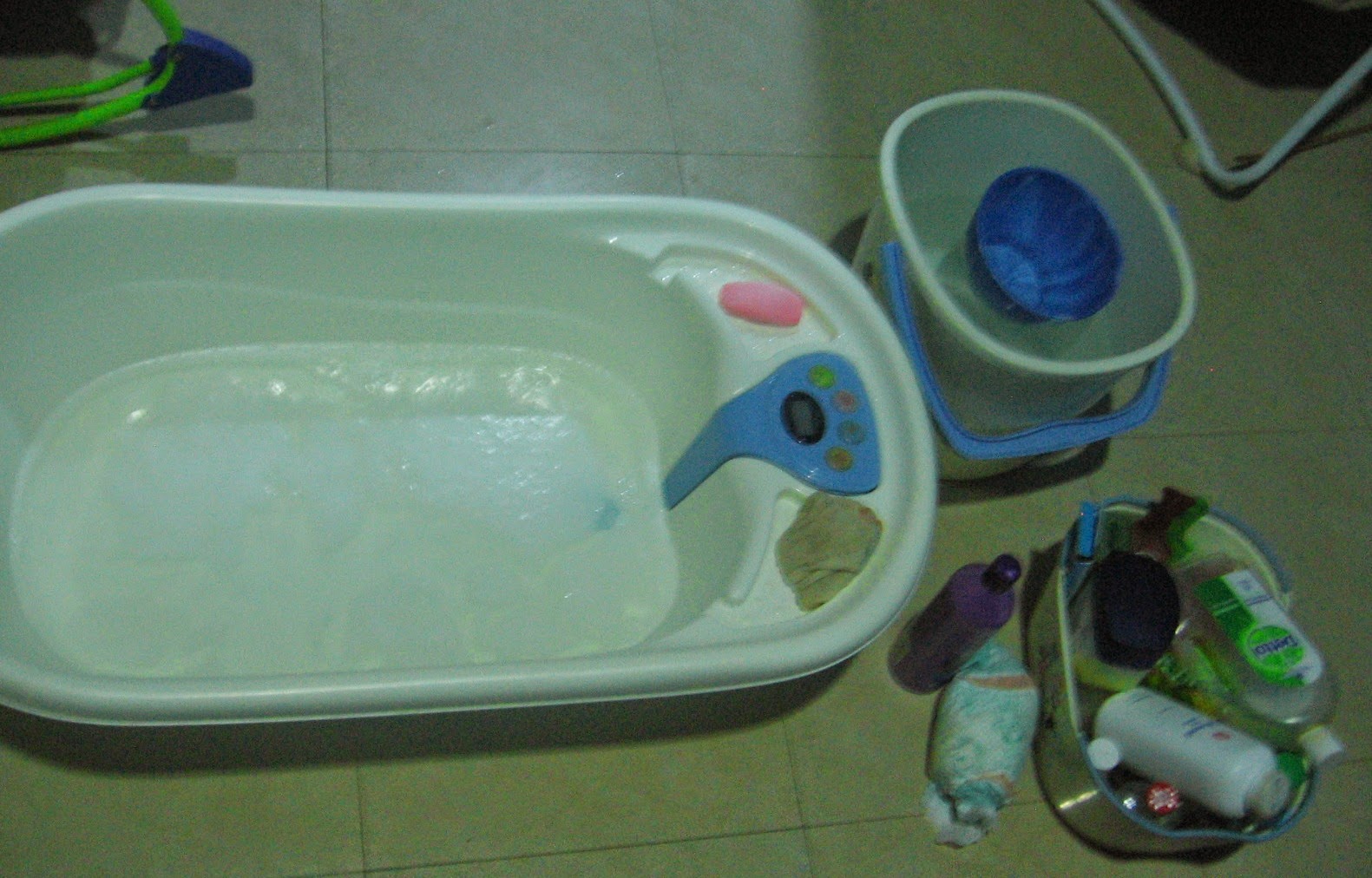 Pictures How To Give Bath To Newborn Baby