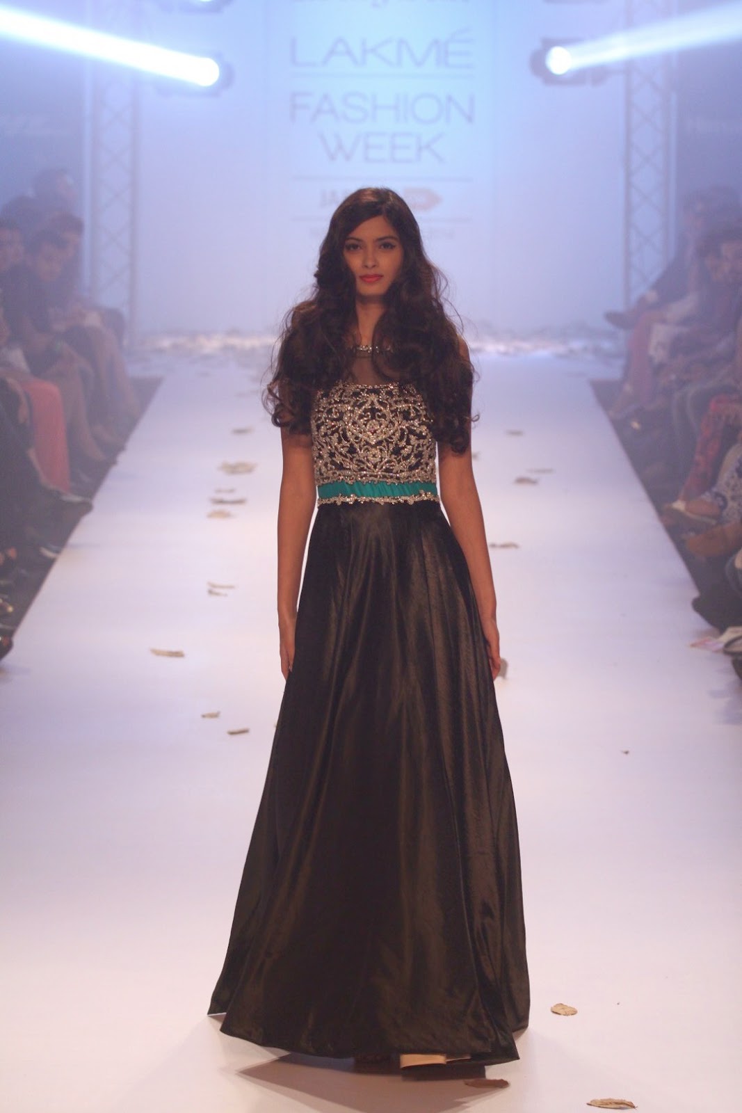 http://4.bp.blogspot.com/-x_AFI8w-IKY/U_hBodZn9xI/AAAAAAAAqpE/eqImoy7-5m4/s1600/Diana-Penty-Ramp-Walk-Photos-at-LFW-WF-2014-28.JPG