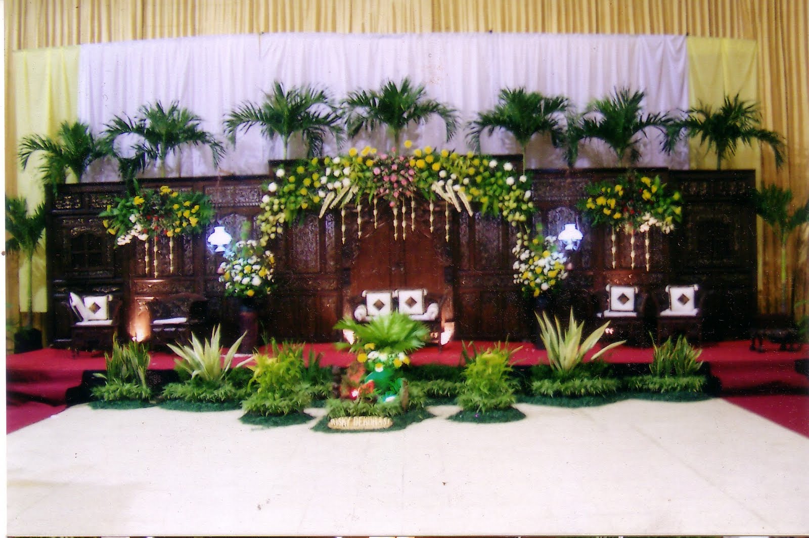 NoUrA Griya AyU Rias Pengantin ModerN Dekor Pelaminan