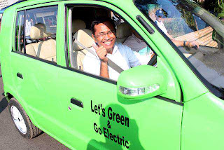 Menteri BUMN Dahlan Iskan sedang test drive mobil listrik Dahlan_Iskan_test_drive_mobil_listrik