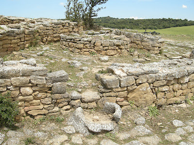 Baigorri-pueblo+medieval-detalle+pozo+y+fuente-3.jpg